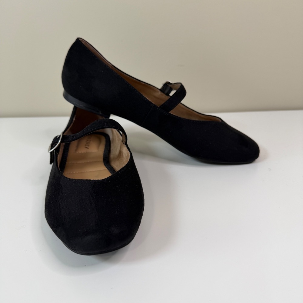 Cynthia Rowley Mary Jane Flats Size 9 Sawyer Buckle Strap Classic Chic Staple